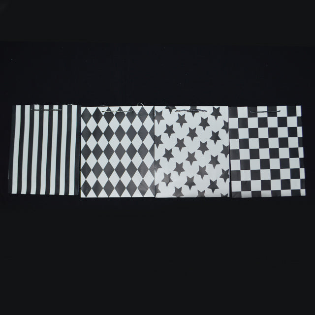 GIFT BAG 26x32x10CM 4 ASST BLACK & WHITE